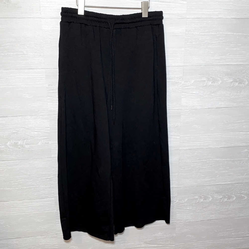 New With Tags Padini Authentics Capri Sweatpants With Drawstring